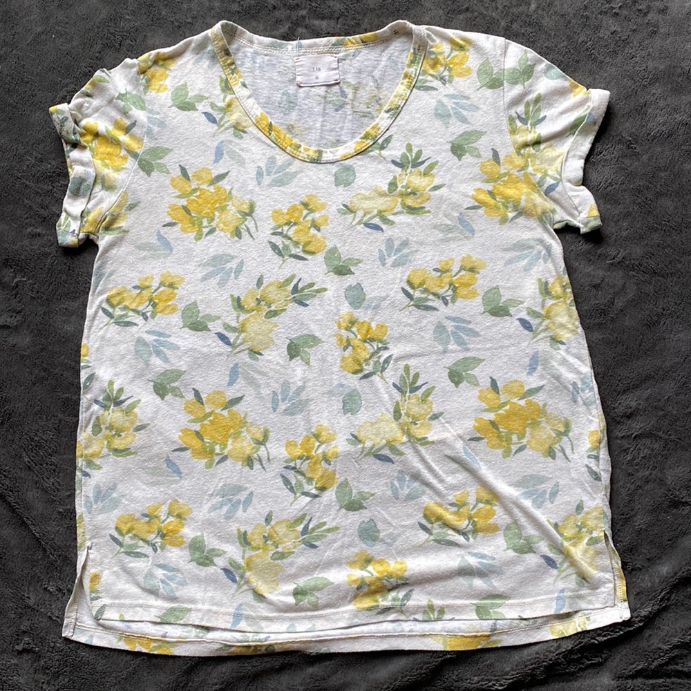 T.la floral T shirt size medium